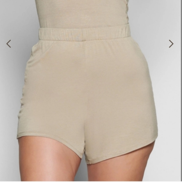 NWT SKIMS SLEEP SHORTS IN TAUPE SIZE XS - Picture 1 of 5